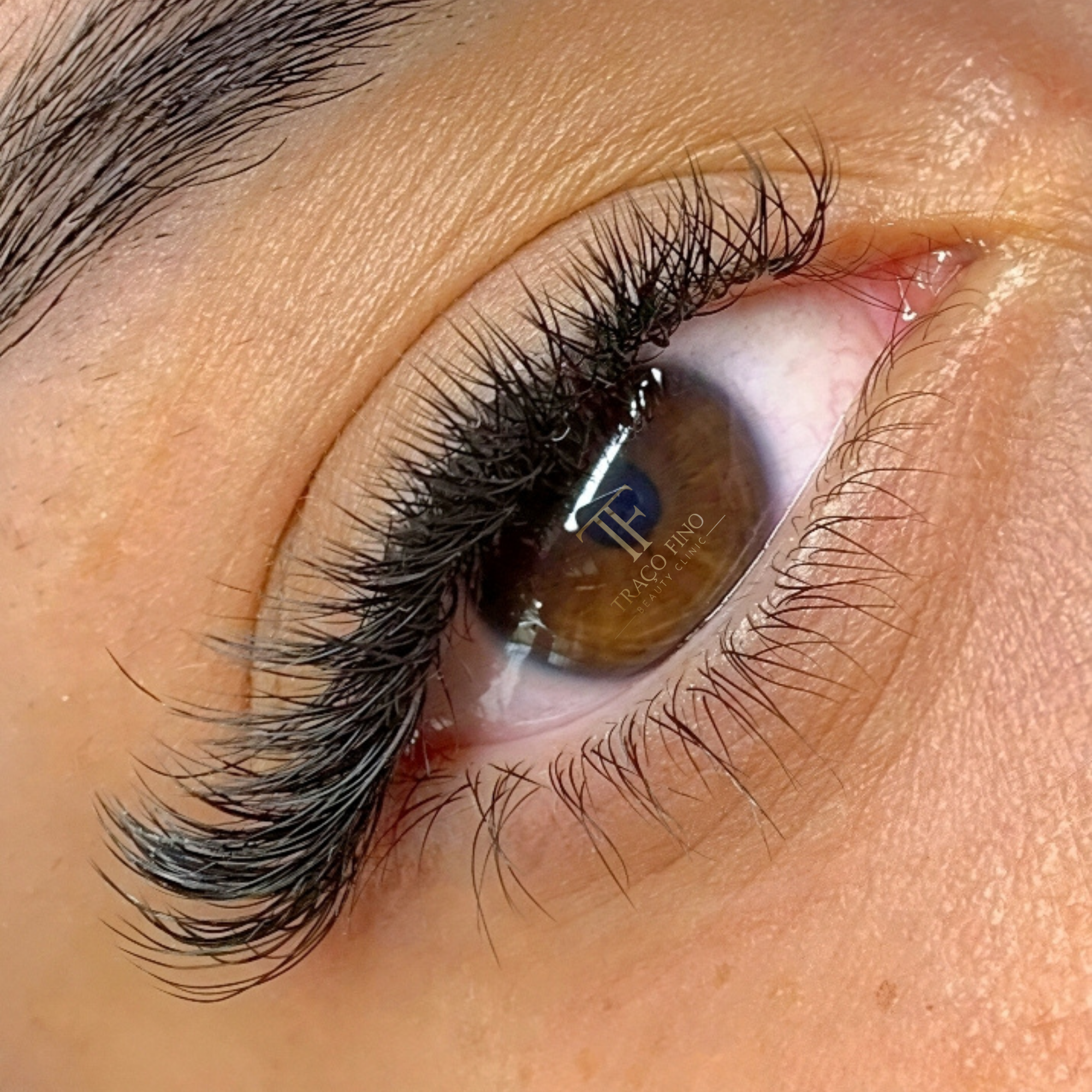Resultado de extensão de cílios realizada pela Traço Fino Beauty Clinic
